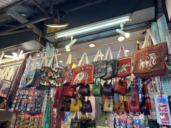 チャトチャックウィークエンドマーケット