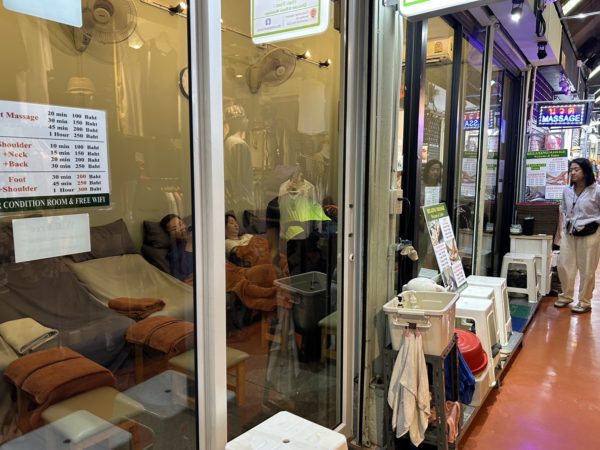 チャトチャックウィークエンドマーケット　マッサージ屋