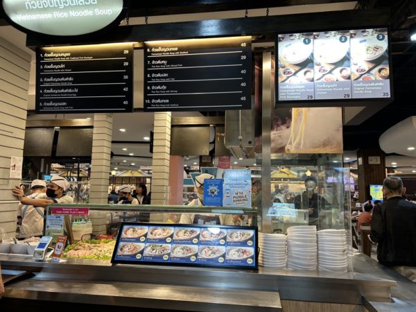 ターミナル21のフードコート