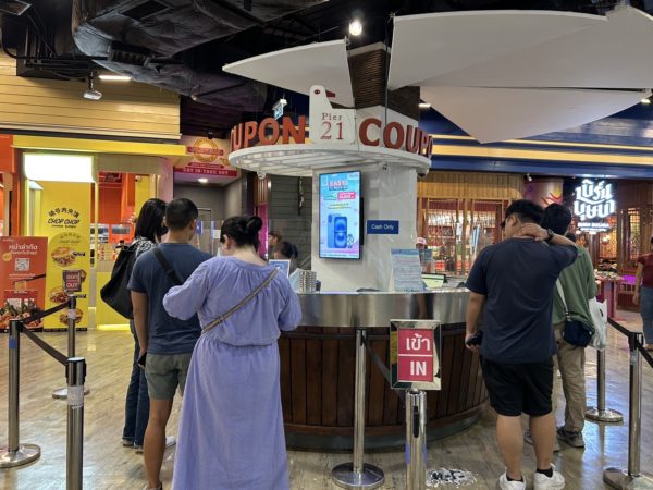 ターミナル21のフードコート