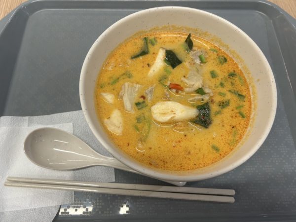 プラトゥナムファッションビルのフードコート