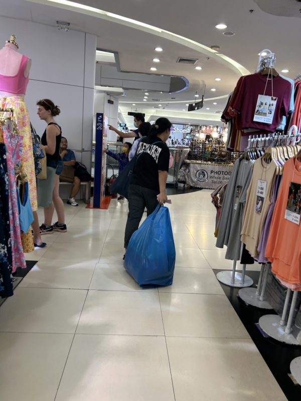 プラトゥナムファッションビル