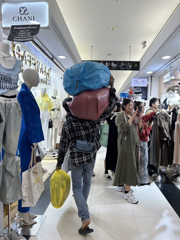 プラトゥナムファッションビル