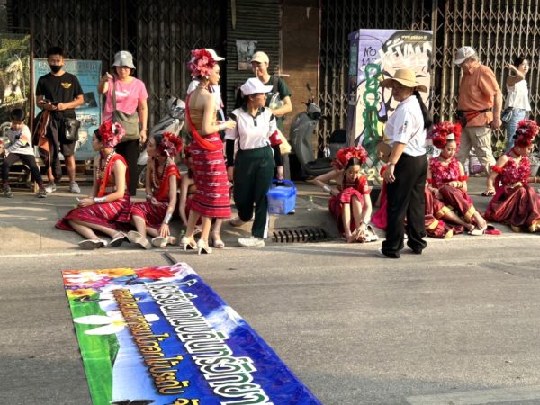 チェンマイフラワーフェスティバル　パレード_