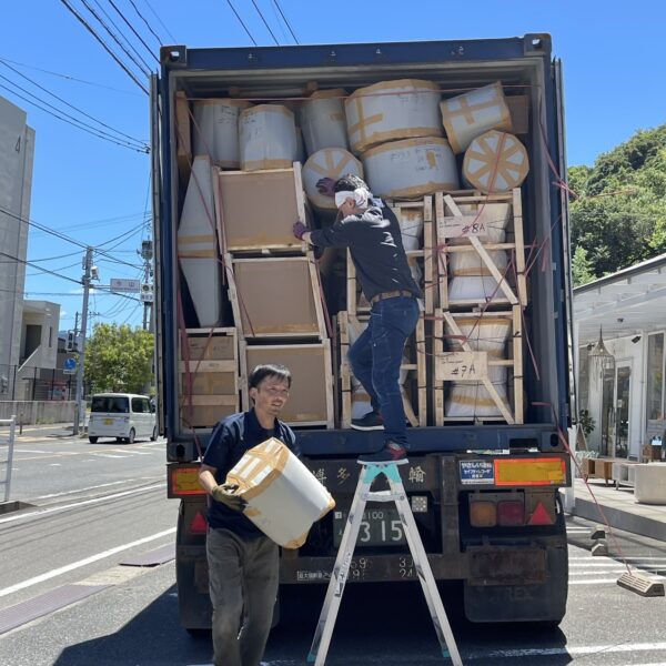 コンテナ　バリ島からコンテナ入荷