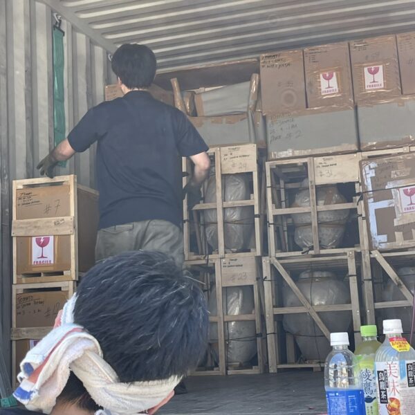 コンテナ　バリ島からコンテナ入荷