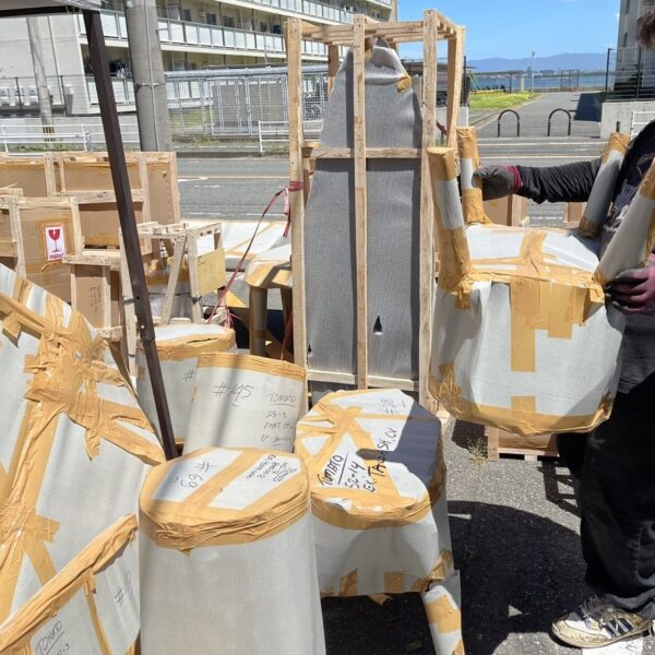 コンテナ　バリ島からコンテナ入荷