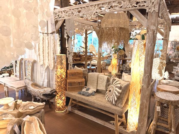 定休日 チャナン店内