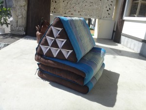 三角まくらベッドカバー付き 三角まくらベッドカバー付き