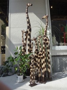 木彫りのキリンたち 木彫りのキリンたち