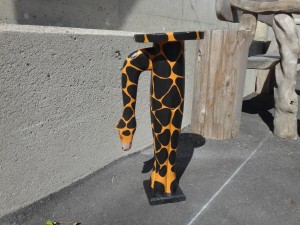 木彫りのキリン(中)