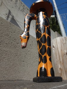 木彫りのキリン(中)