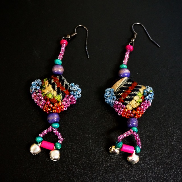 モン族　ピアス