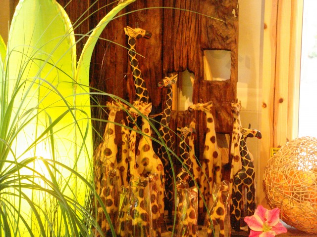 キリン　木彫り