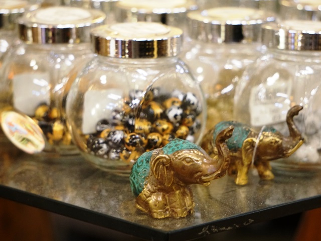 パンツ/エスニック刺繍 天然石パーツ