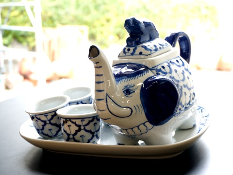 ブルー＆ホワイト 茶器６点セット／タイの染付食器／手描きのアジアの 