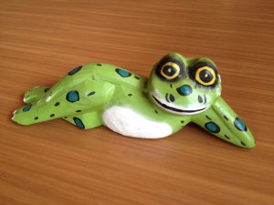 木彫りのカエル(小、黄緑)