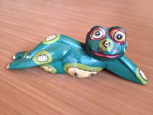 木彫りのカエル(小、緑)