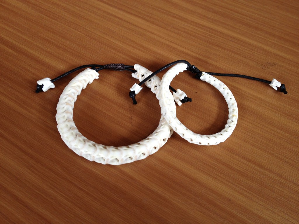 蛇骨のブレスレット