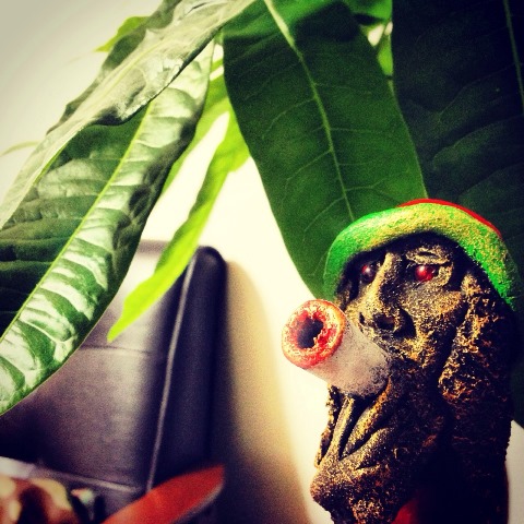 お香立て／煙を吐くラスタマンのお香立て／陶器製／アジアン雑貨 | お