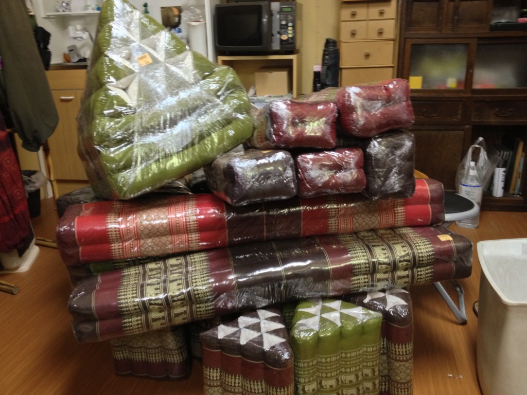 三角まくら、座布団、四角まくら、三角まくらベッド 三角まくら、座布団、四角まくら、三角まくらベッド