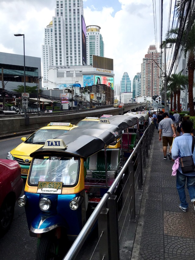 トゥクトゥク トゥクトゥク