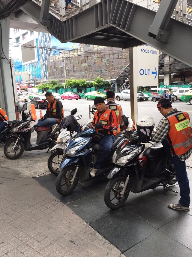 バイクタクシー バイクタクシー