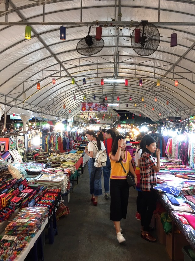 チェンマイ ナイトバザール チェンマイ ナイトバザール