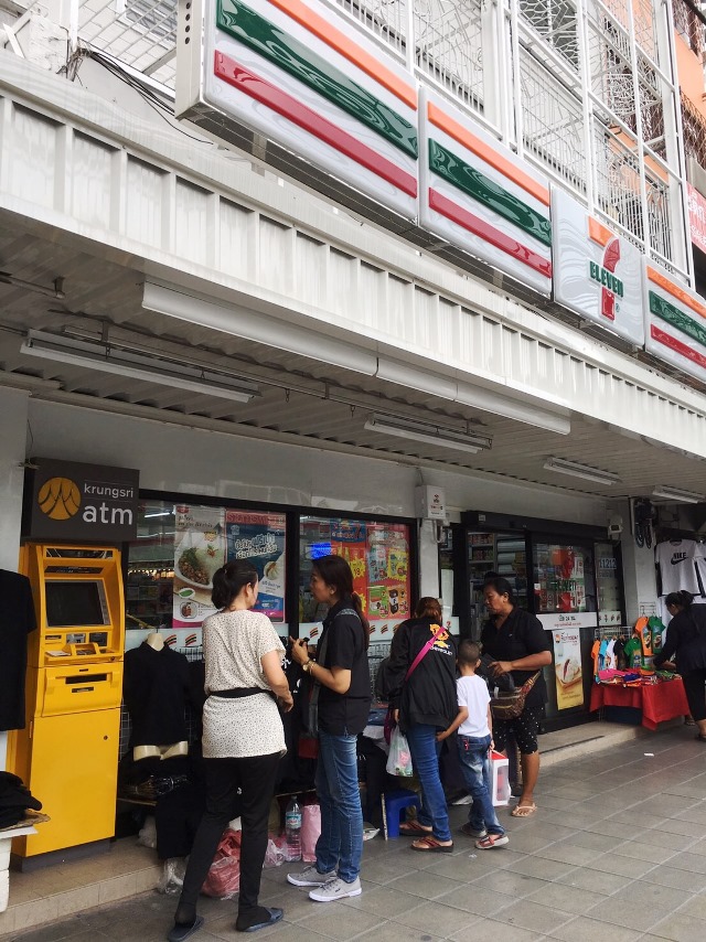 タイ 服喪 黒い服 タイ 服喪 黒い服
