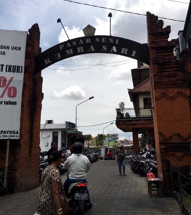 クンバサリ市場／デンパサール