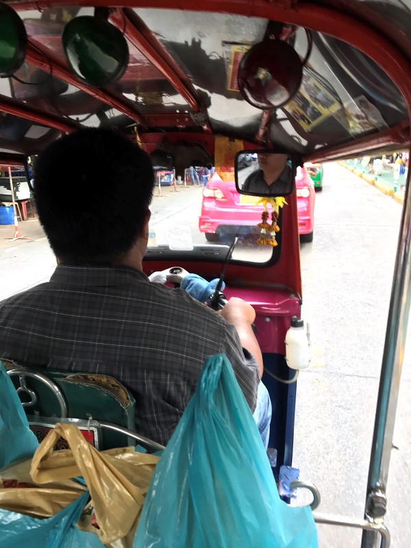 トゥクトゥク トゥクトゥク
