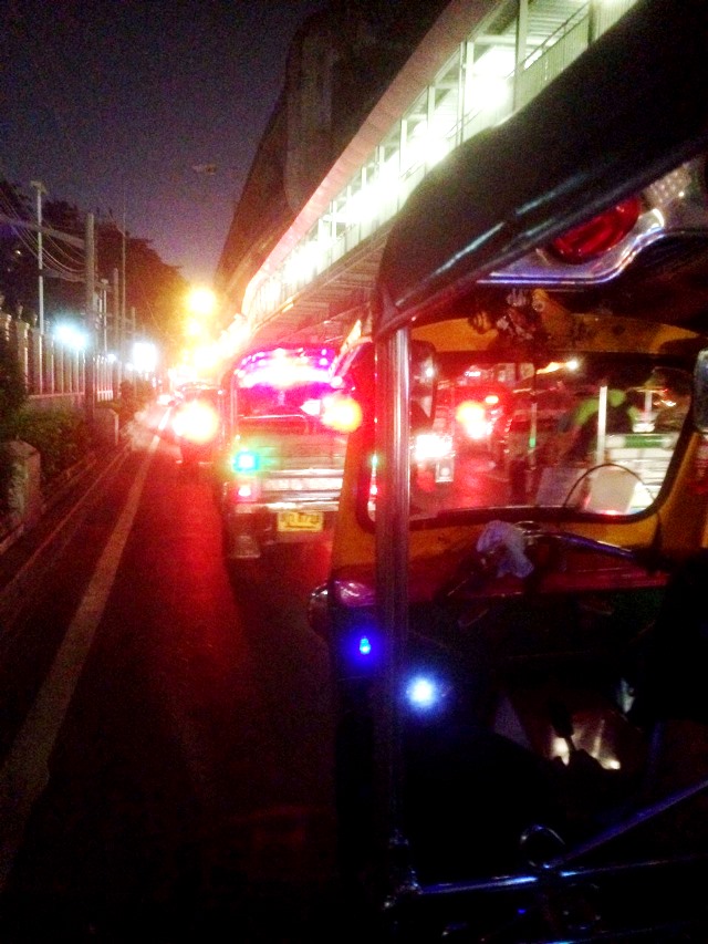 トゥクトゥク トゥクトゥク