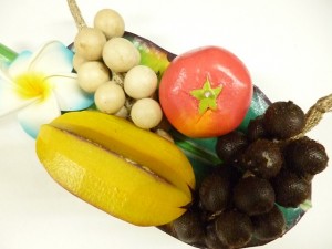 木彫りのフルーツ