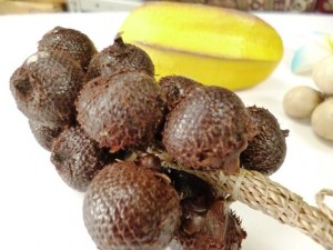 木彫り　フルーツ