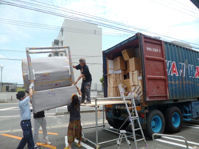 バリ島よりコンテナ到着 バリ島よりコンテナ到着
